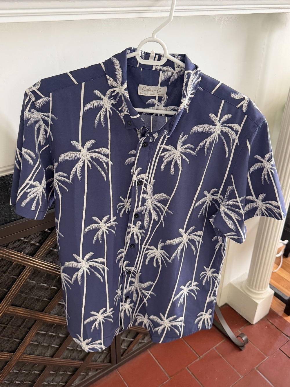 Men’s Navy Palm-Print Short Sleeve Button-Up Shirt Size M